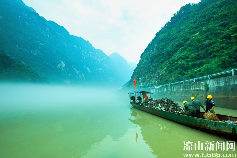 《净者》(金奖)作者:吉格阿加 《净者》(金奖)作者:吉格阿加