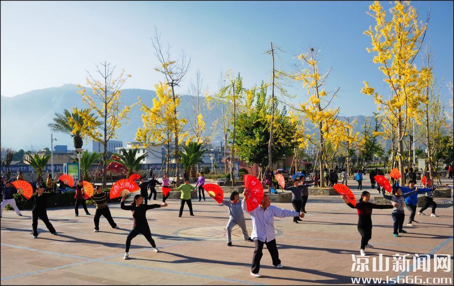 《晨练的居(优秀奖)作者:邓中元 《晨练的居(优秀奖)作者:邓中元