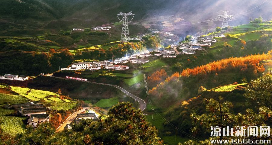 《山乡秋色》(银奖)作者:王泽生 《山乡秋色》(银奖)作者:王泽生